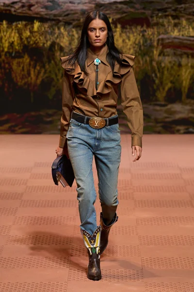 Look 10